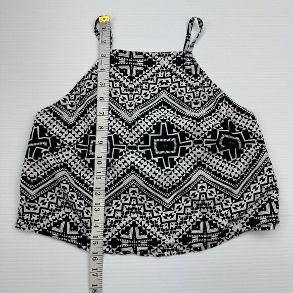 Express Tie Back Cropped Halter Tank Top Chevron Black White Size Medium Boho - Picture 9 of 9